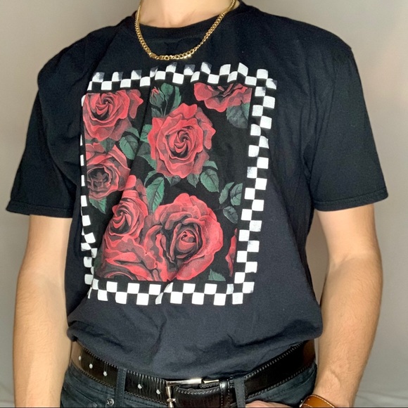 Red Roses Black T-Shirt with Checkered Outline - Picture 1 of 3